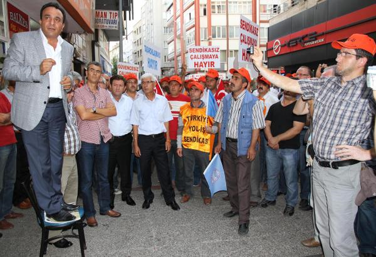 Yol-İş\'ten AK Parti Önünde Eylem