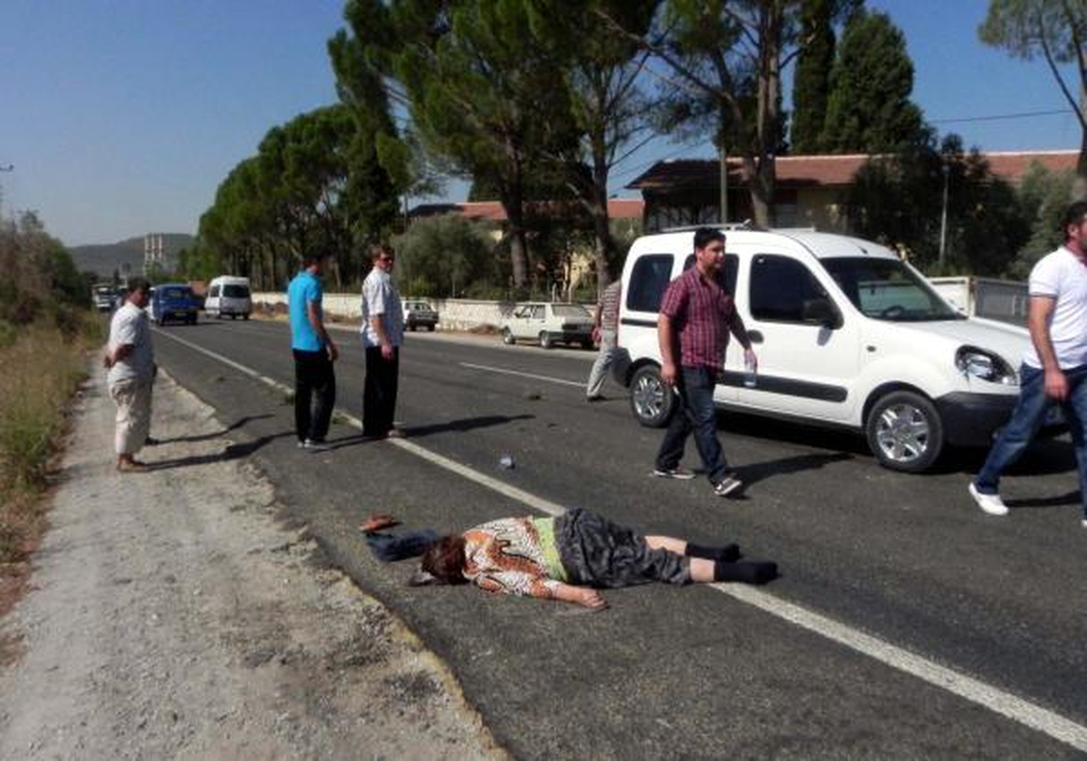 Yolun Karşısına Geçmek İsterken Otomobil Çarptı