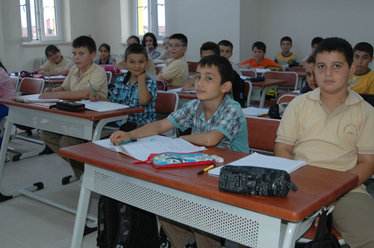 50 Bin Öğrenciye 2 Bin Öğretmen