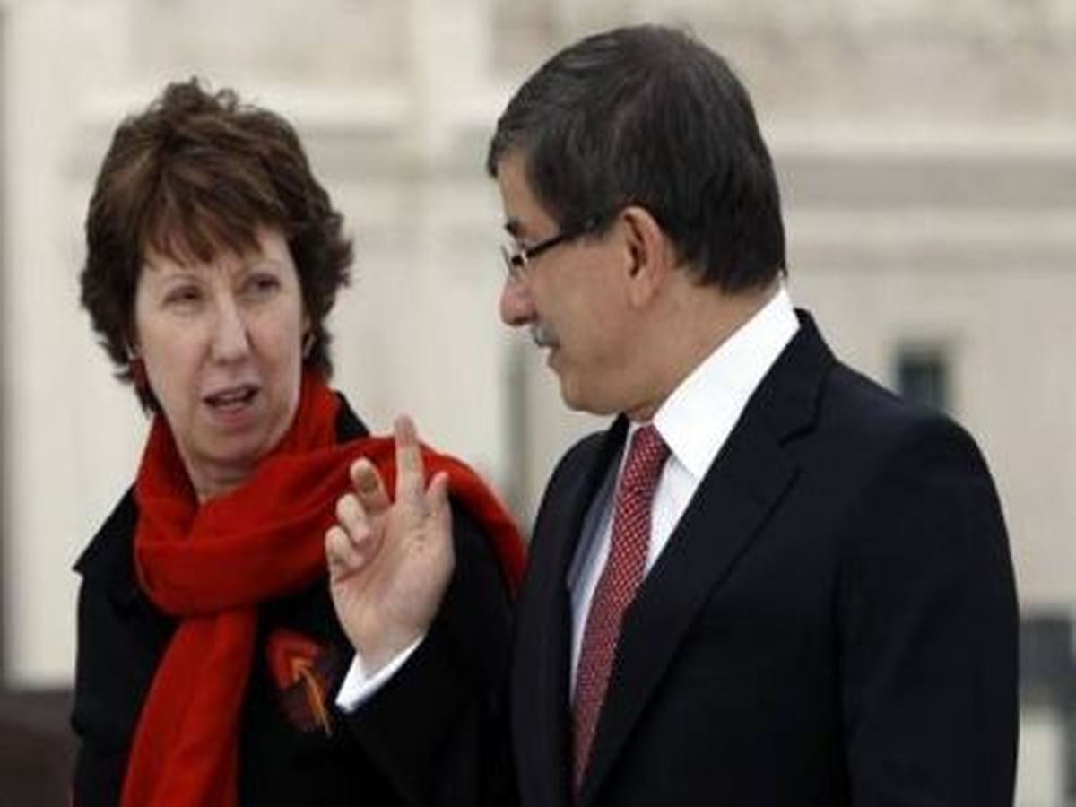 AB Dış İlişkiler Temsilcisi Ashton, Bakan Davutoğlu\'nu Aradı