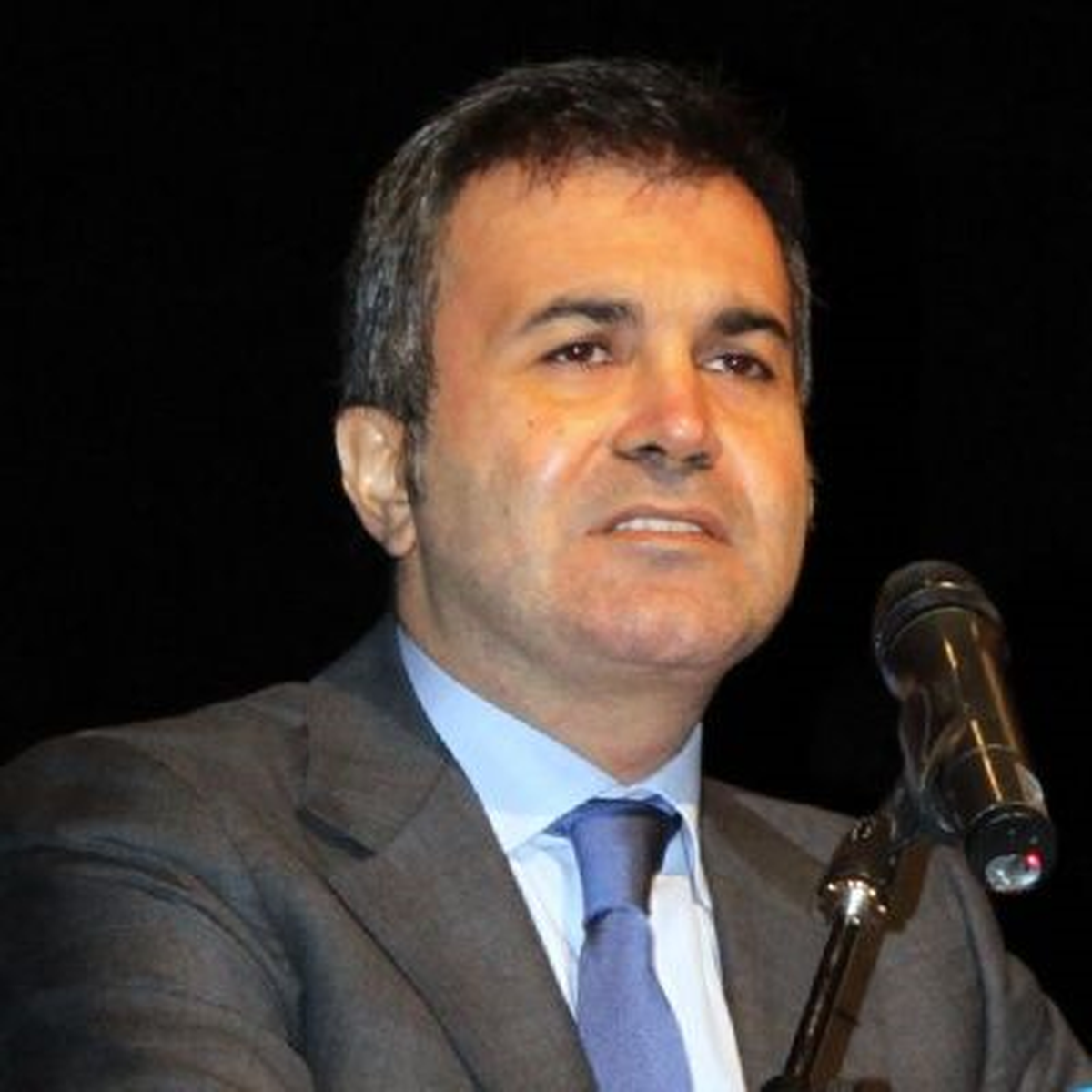 Akp\'li Çelik: " Bu Tezkereye Savaş Tezkeresi Demek Vurdumduymazlık"