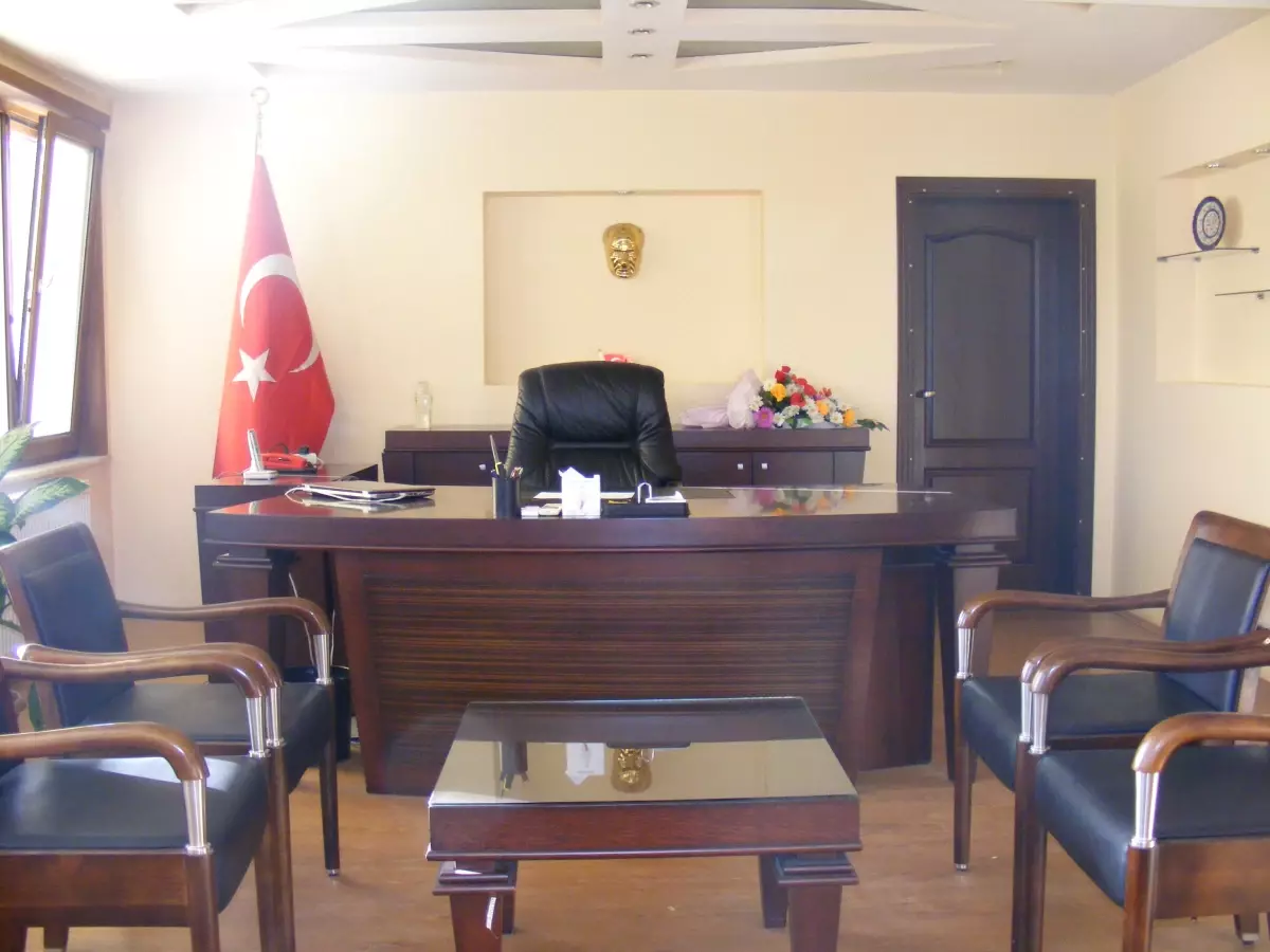 Altıntaş Kaymakamını Bekliyor