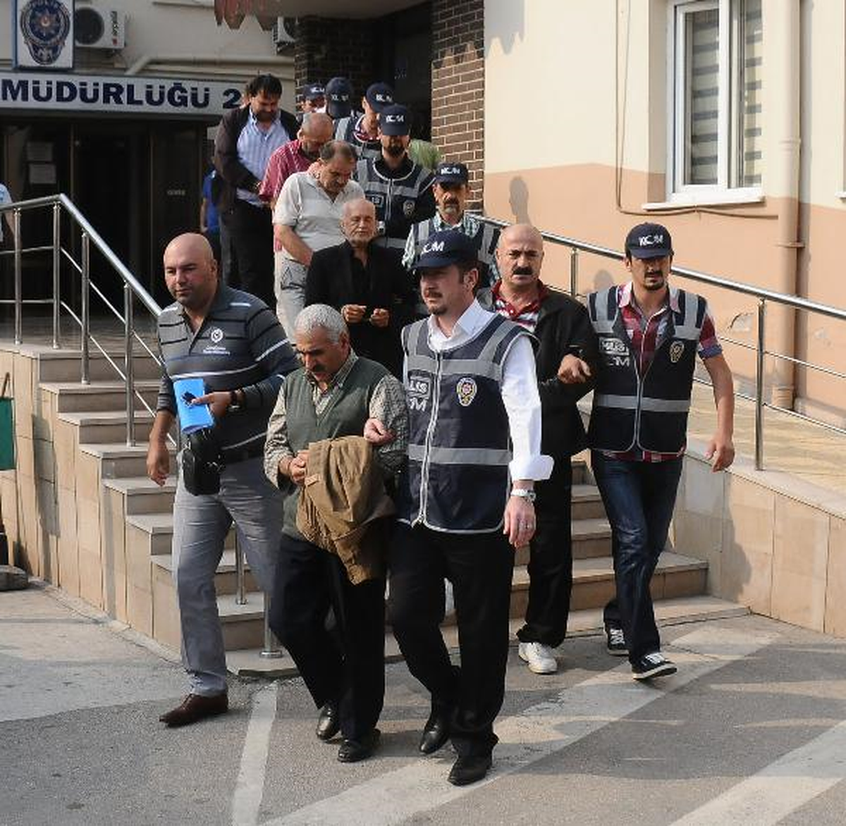 Bursa\'da Köylülerin Arazilerini Zorla Alan Çeteye Darbe