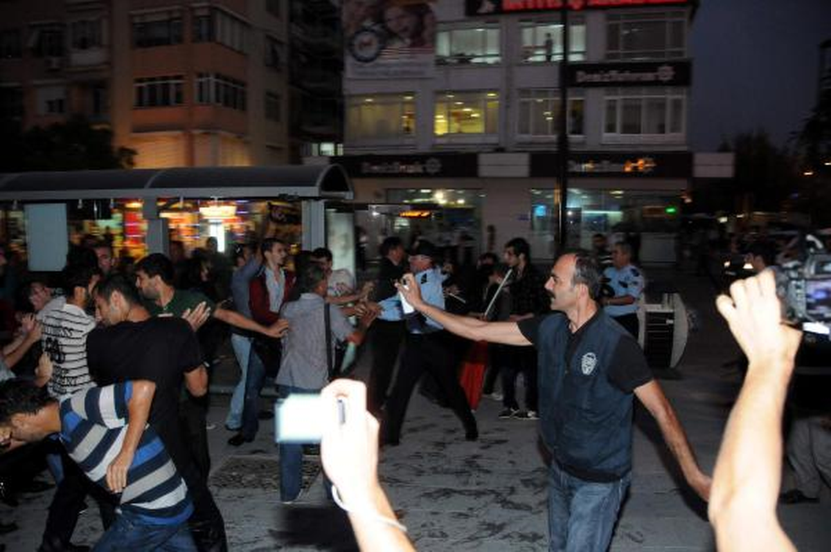 Çanakkale\'de Tezkere Karşıtı Eyleme Sulu-Gazlı Müdahale