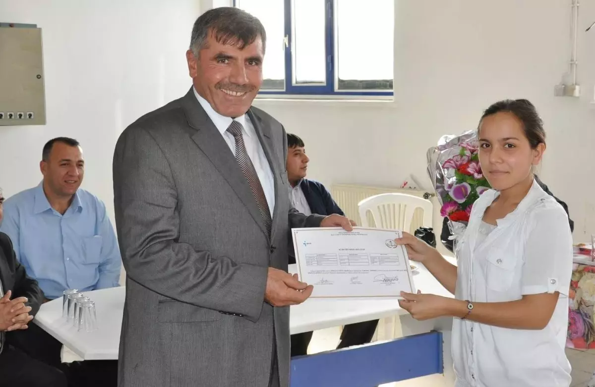 Çiçekdağı\'nda 25 Kursiyere Sertifika Verildi