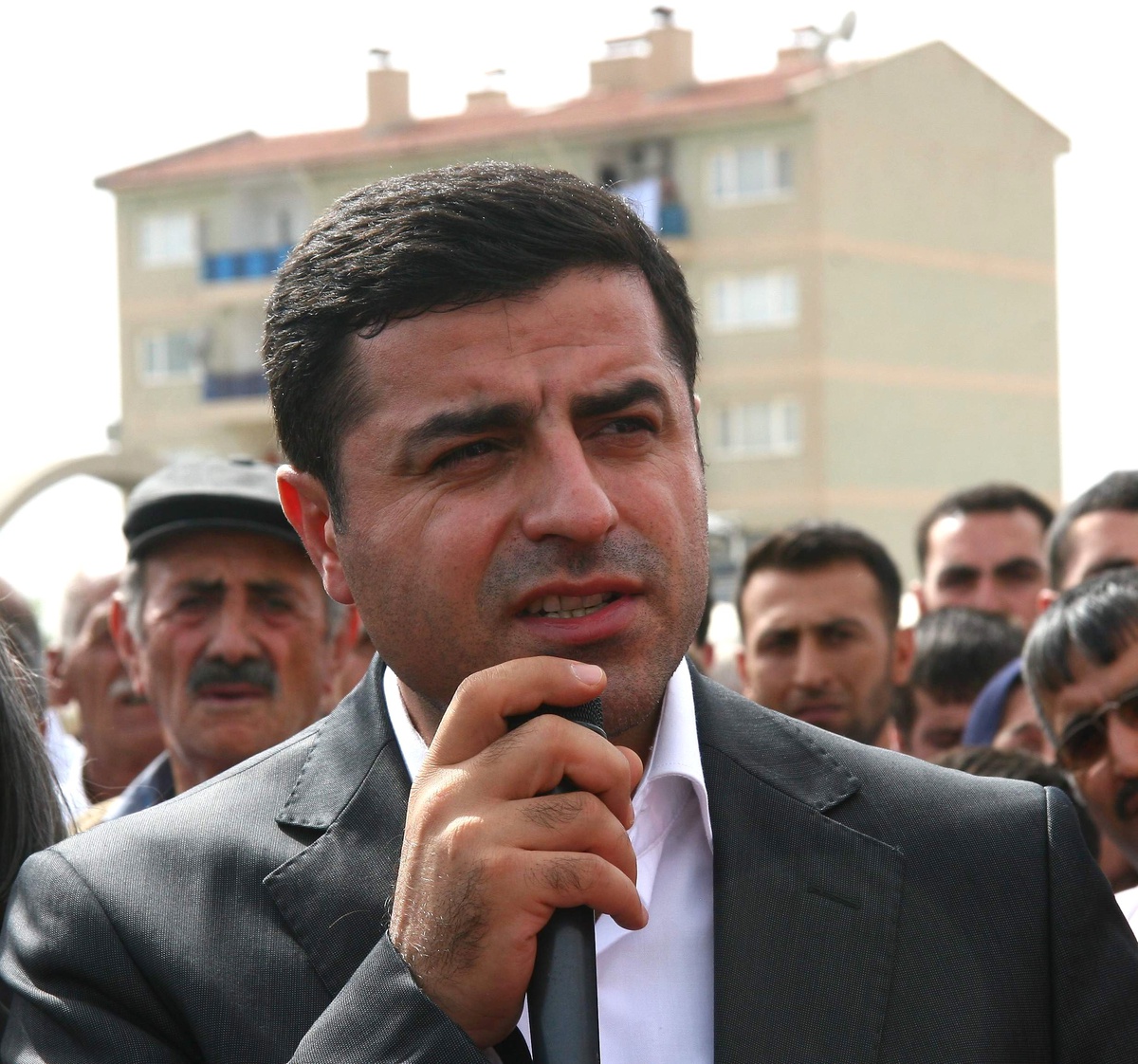 "Başbakan Her Gün Anayasa Suçu İşliyor"