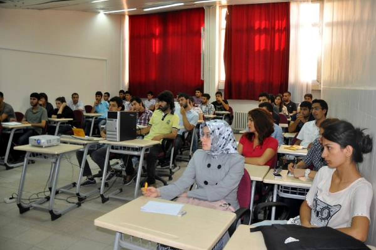 Dicle Üniversitesi\'nde Tıp Öğrencilerine Kürtçe Dersi