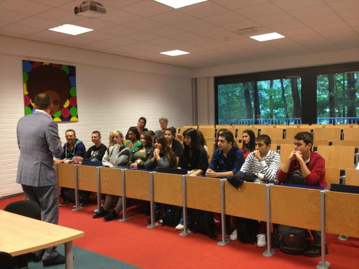 Gkv\'lilerin Hollanda Gezisi