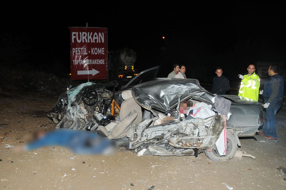 Gümüşhane\'deki Trafik Kazası: 4 Ölü, 1 Yaralı