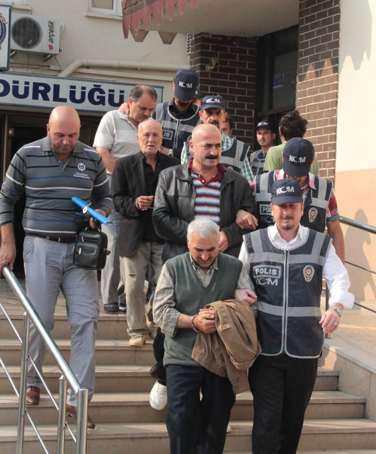 İşkenceyle Arsalarını Ellerinden Aldılar