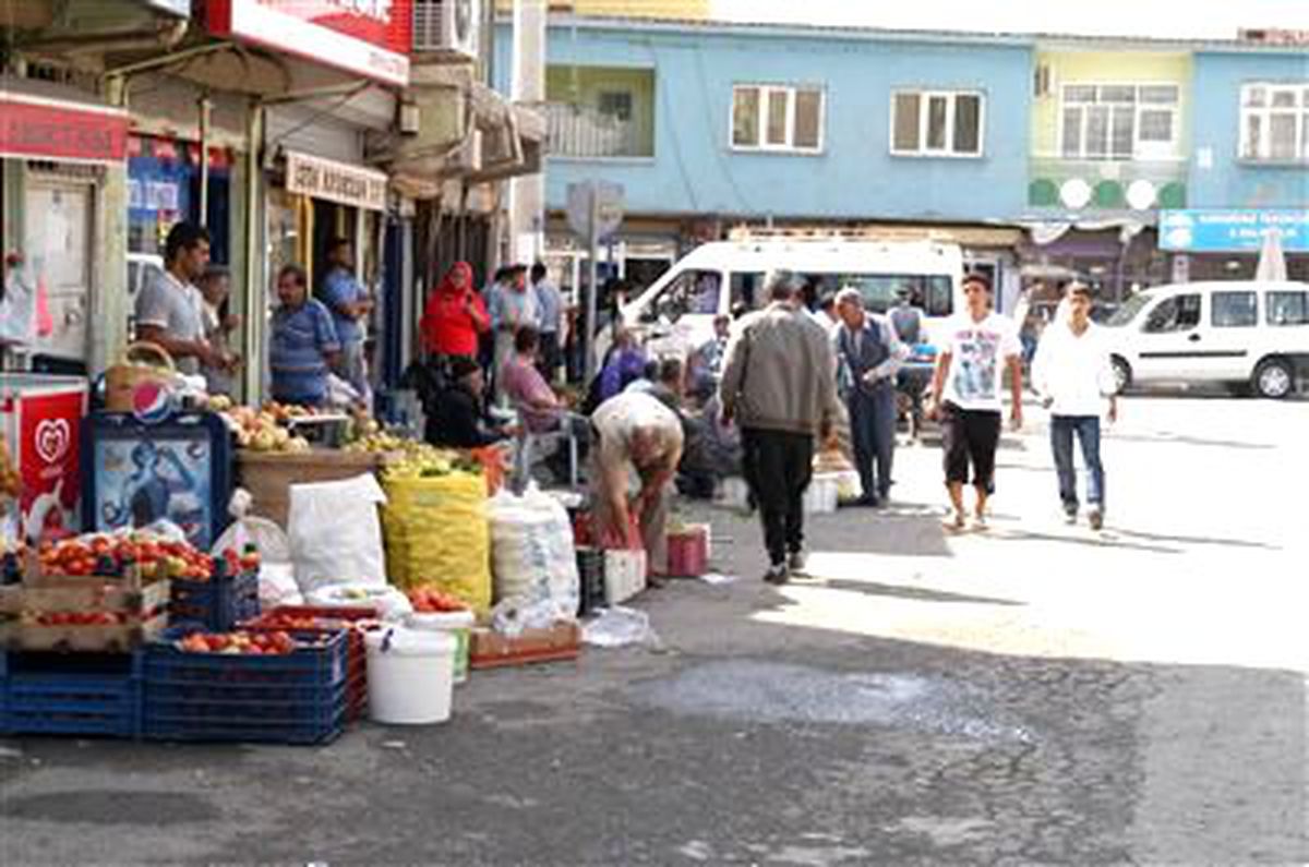 Kaldırım İşgali Yola Kadar Taştı