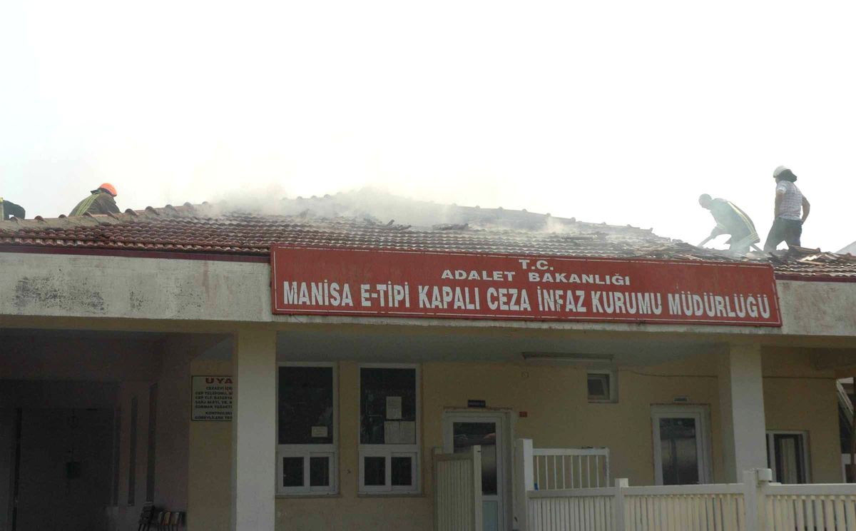 Manisa Cezaevi\'nde Yangın
