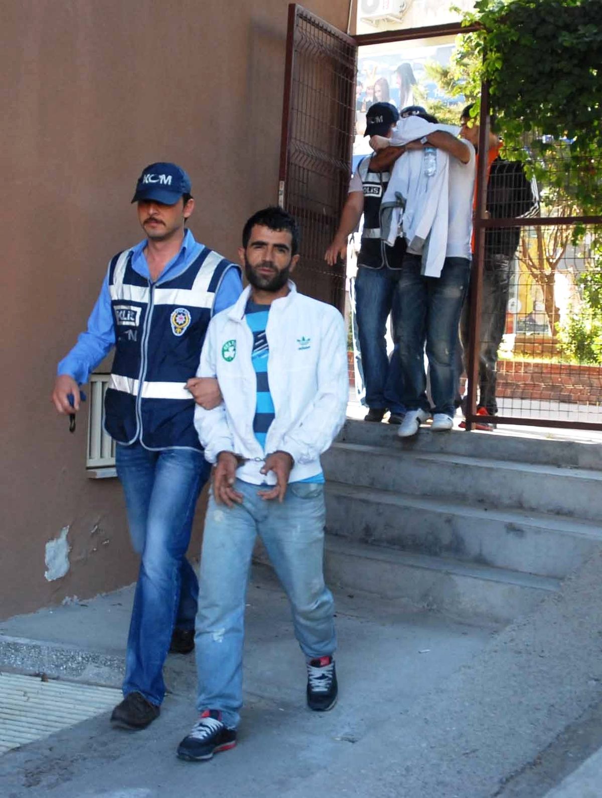 Narkotik Polisinden Sokak Satıcılarına Darbe