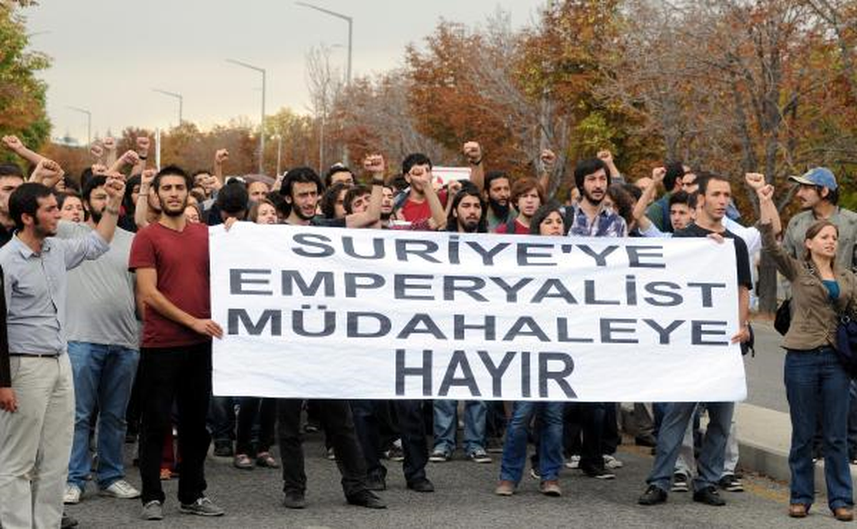 ODTÜ Öğrencileri Savaşa Karşı Yürüdü