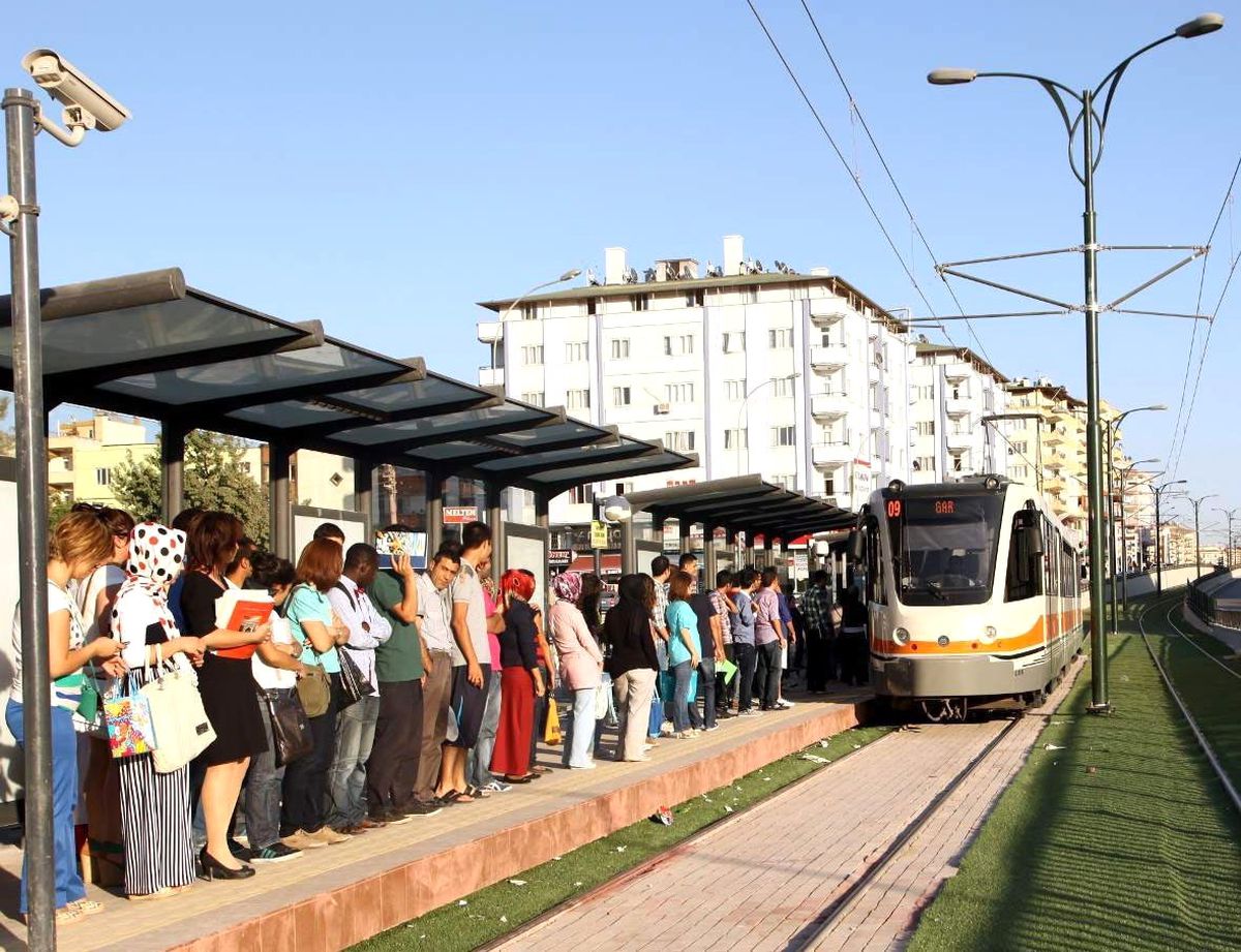 Raylı Sistem Karataş\'ta Ulaşımı Rahatlattı