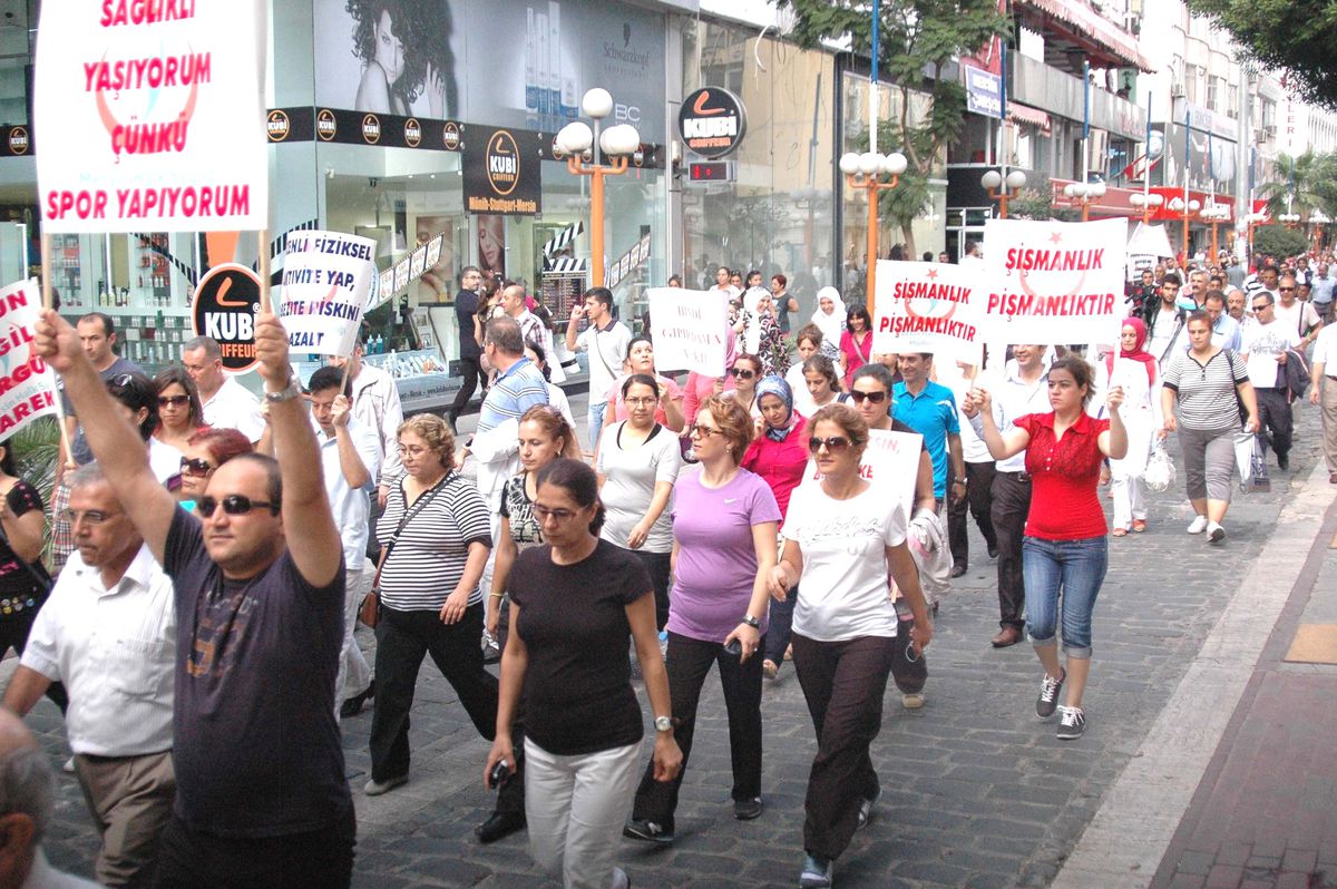 Sağlık Çalışanları Sağlık İçin Yürüdüler