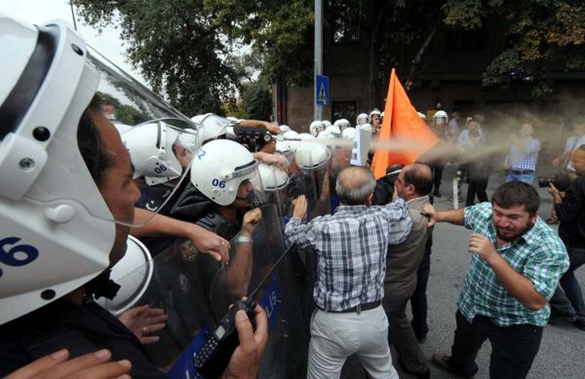 Savaş Karşıtı Eyleme Polis Müdahalesi