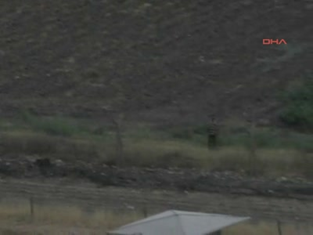 Saatlerce Tel Örgüde Beklediler