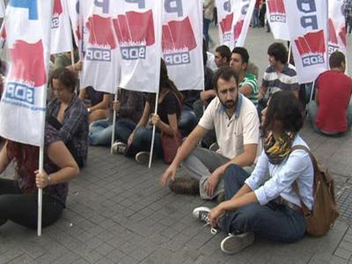 Taksim Meydanı\'nda "Tezkere" Protestosu (1)