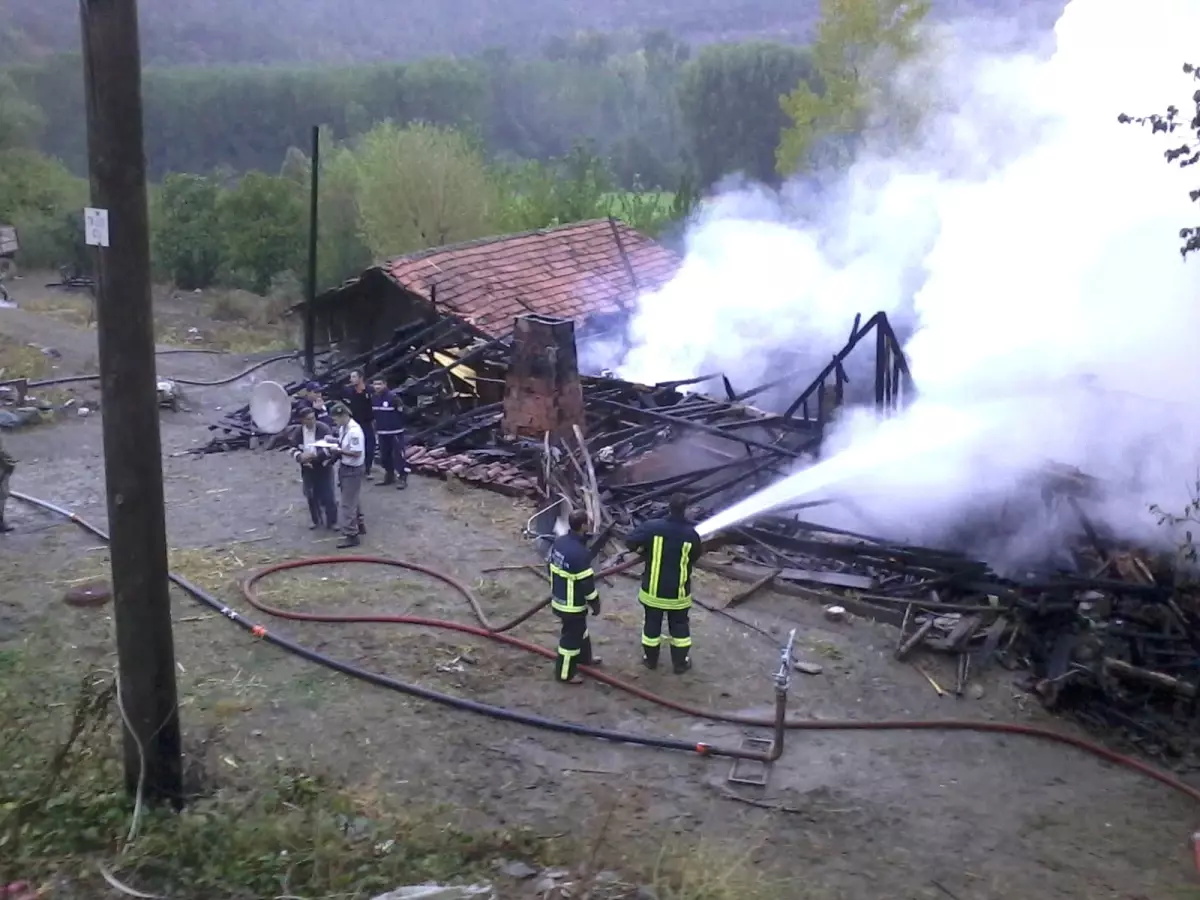 Taşköprü\'de Köy Yangını: 1 Ölü