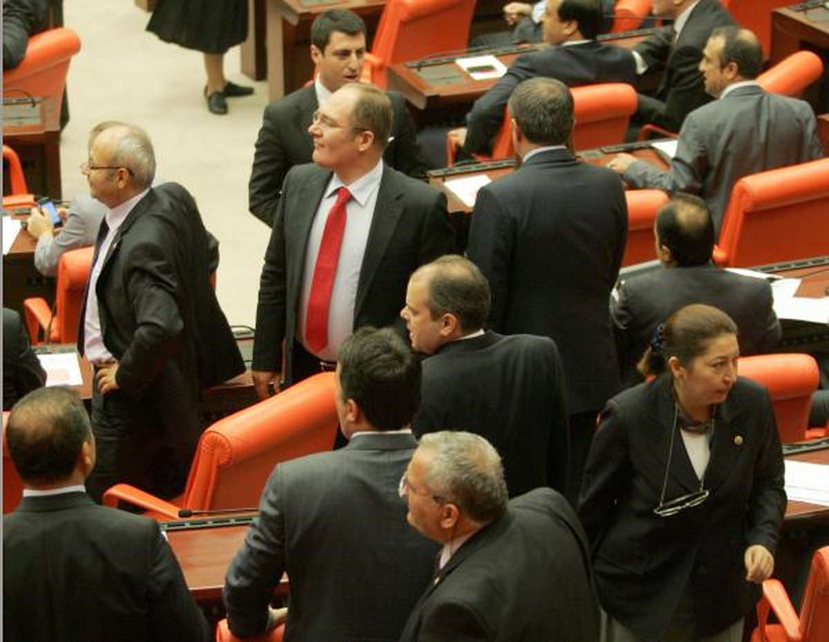 Meclis\'te Suriye Tezkeresi Görüşülüyor