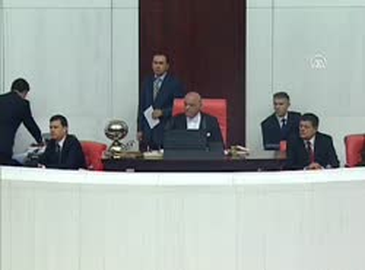 Tezkere 320 Oyla Kabul Edildi
