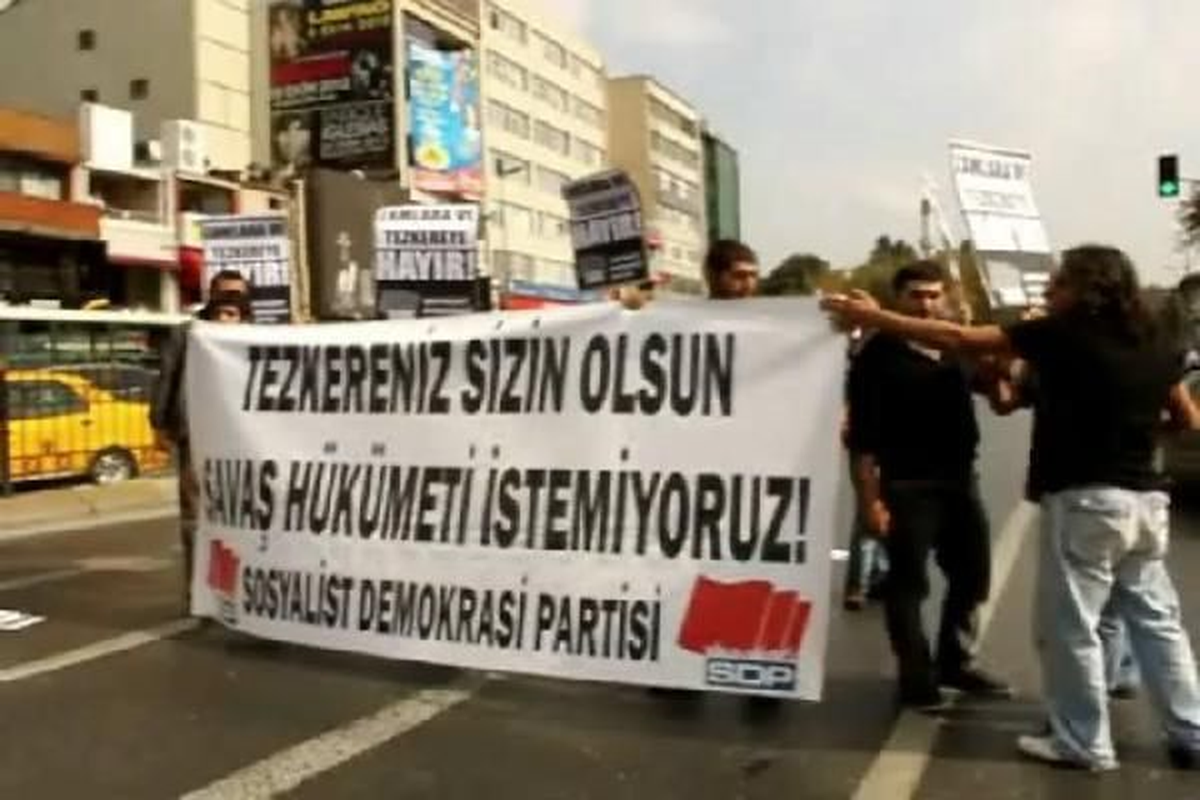 Tezkere Protestosuna Polis Müdahalesi