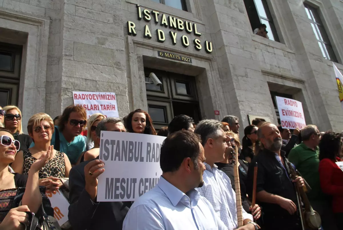 TRT Çalışanlarından \'Radyo Evi BM\'ye Verilecek\' İddialarına Tepki