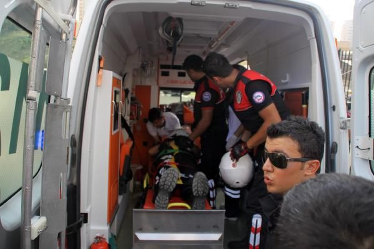 Yola Dökülen Yağ Polislere Kaza Yaptırdı: 2 Yaralı