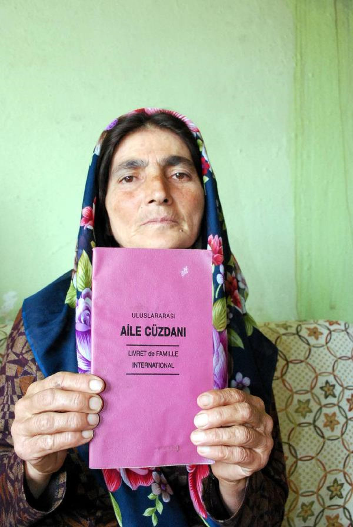 17 Yıl Önce 2 Türk\'le Evlenen Azeri Kadınların Nüfus Cüzdanı Mücadelesi