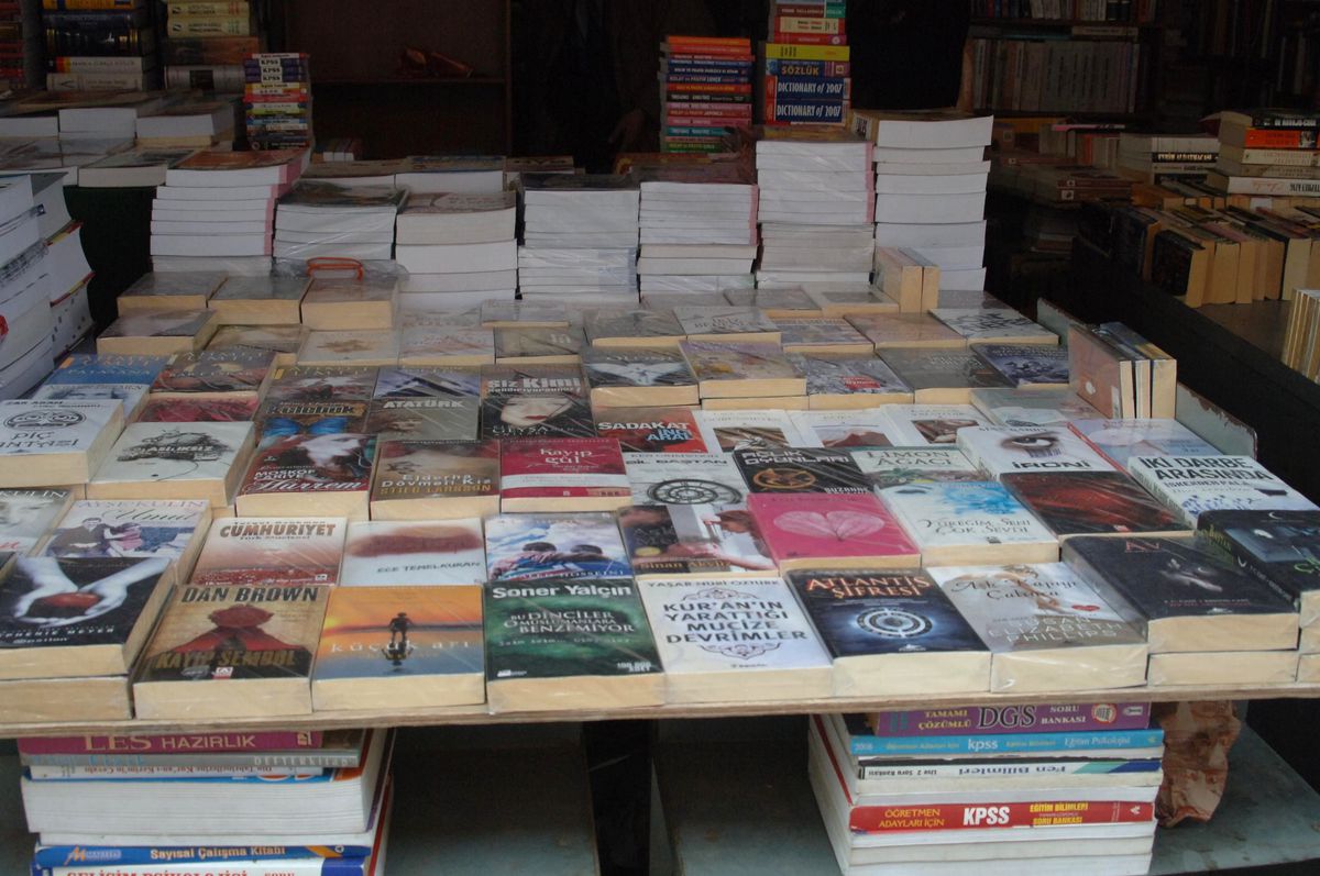 Ankara\'da Korsan Kitap Operasyonu
