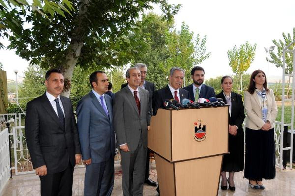 Arınç, Diyarbakır\'da Ulu Camii\'nin Açılışına Katıldı