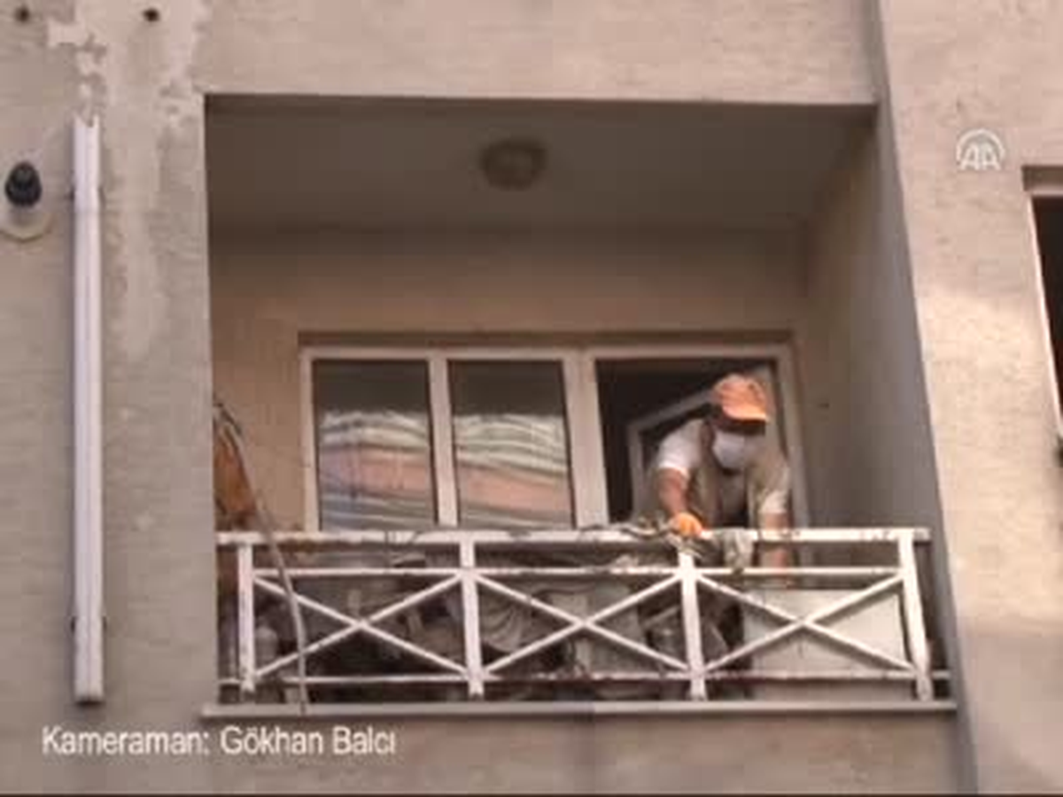 Dairesinden 5 Kamyon Çöp Çıktı