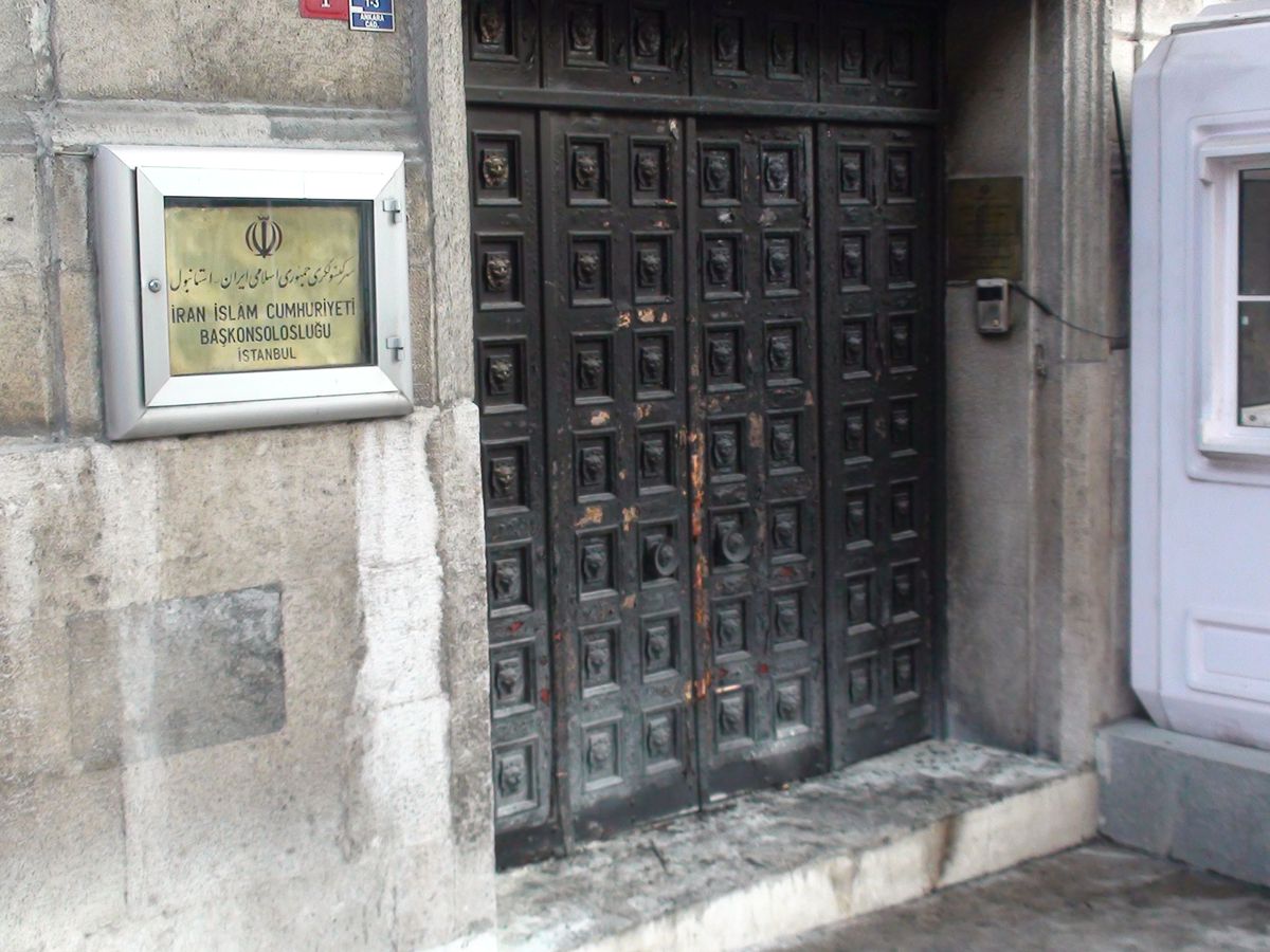 İran İstanbul Başkonsolosluğu\'na Saldırı
