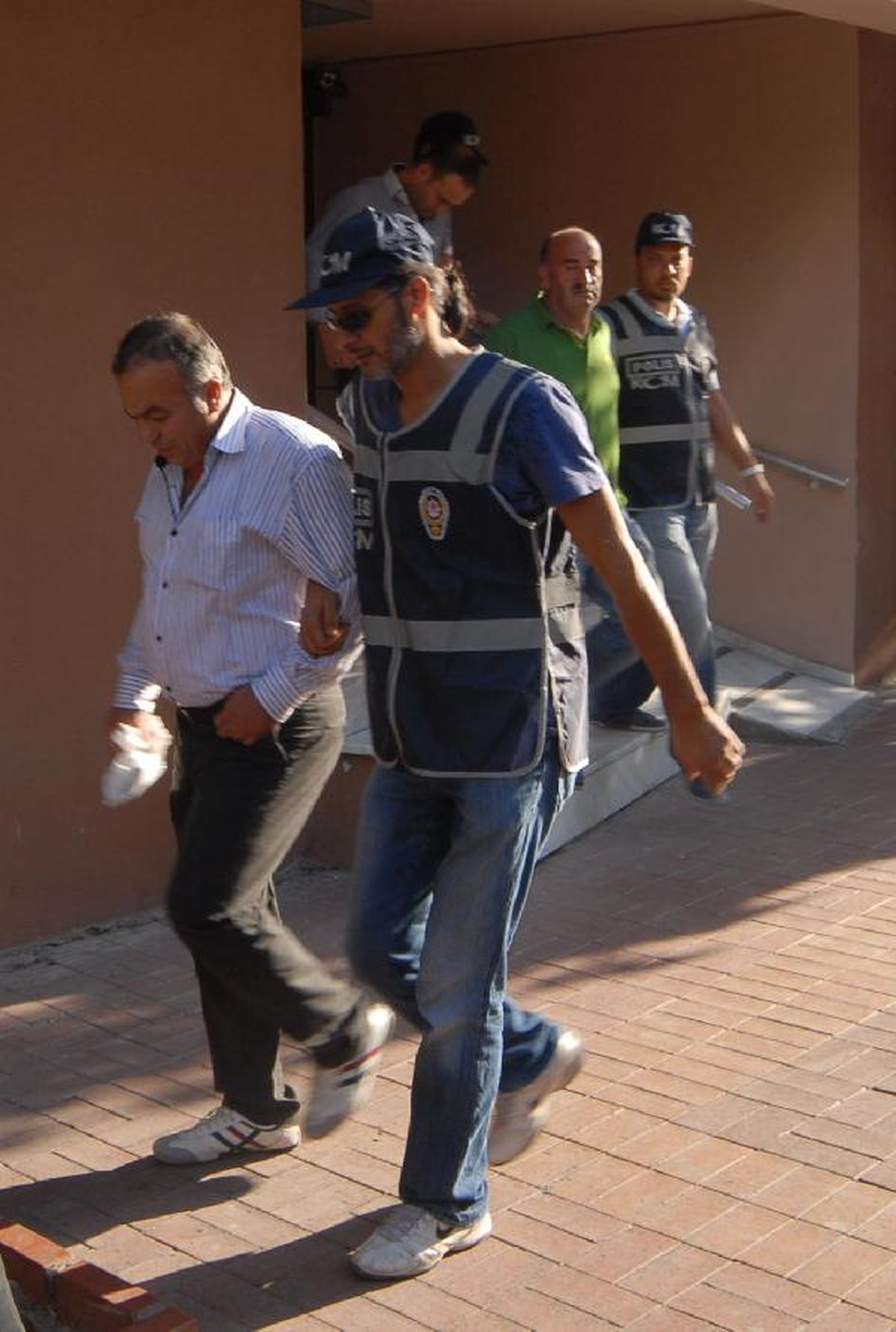 İzmir\'de Tefeci Operasyonu: 6 Gözaltı