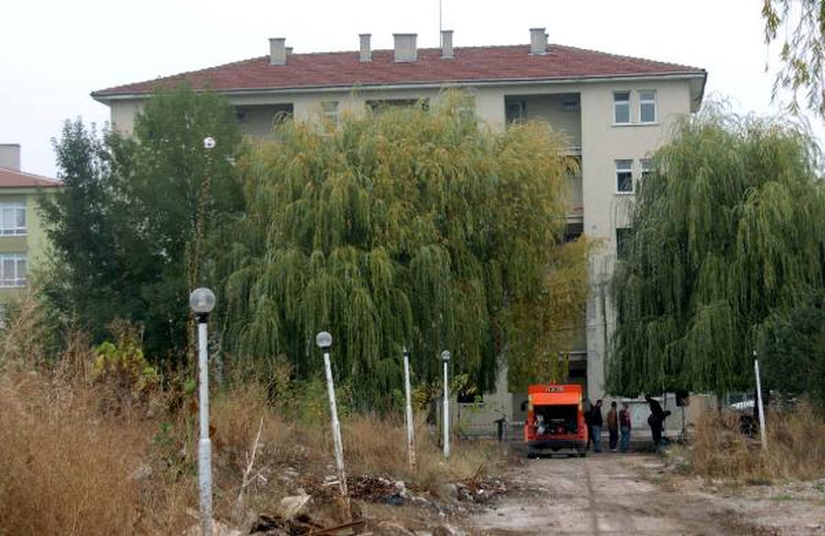 Kentsel Dönüşümde Dualarla Lojman Yıkıldı