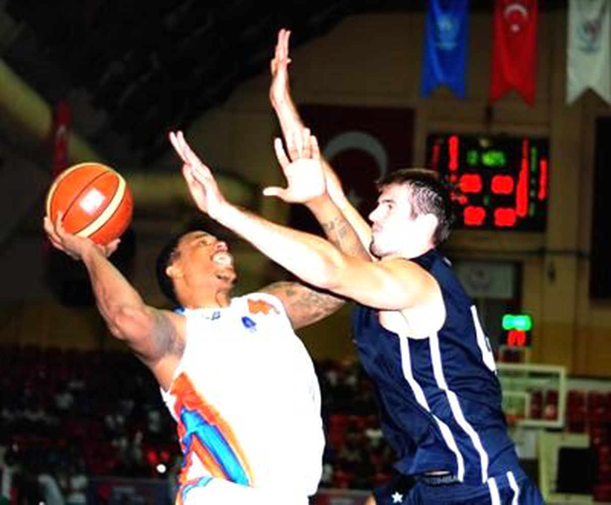 Mersin Büyükşehir Belediyespor-Anadolu Efes : 69-74