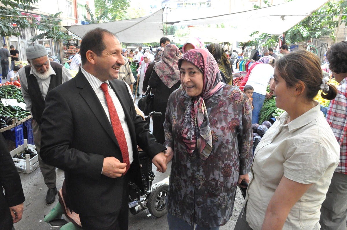 Milletvekili Öz Pazar Esnafını Ziyaret Etti