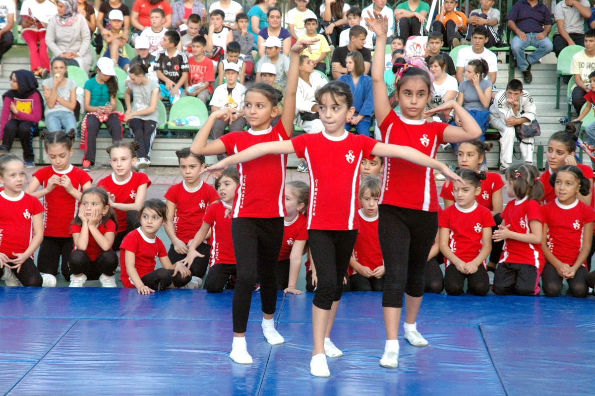 Minik Jimnastikçiler Gangnam Style\'a Karşı