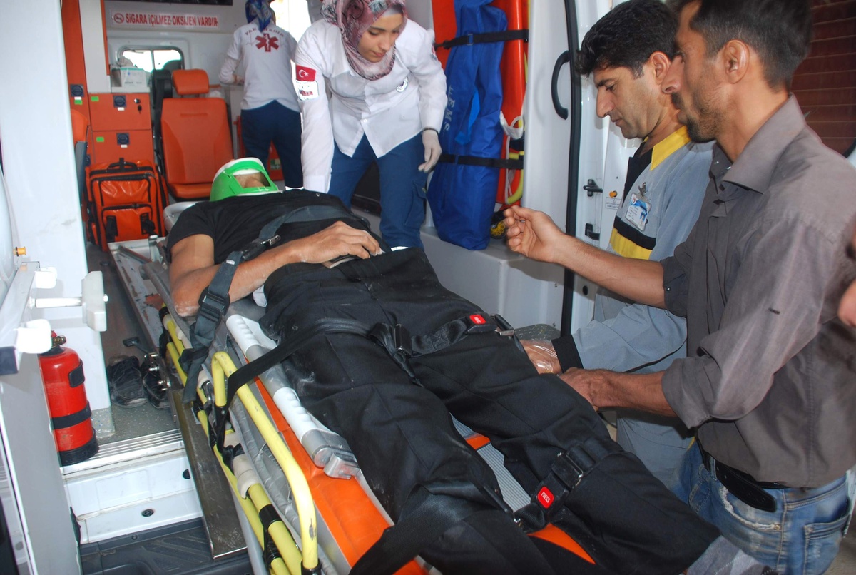 Otomobille Motosiklet Çarpıştı: 1 Yaralı