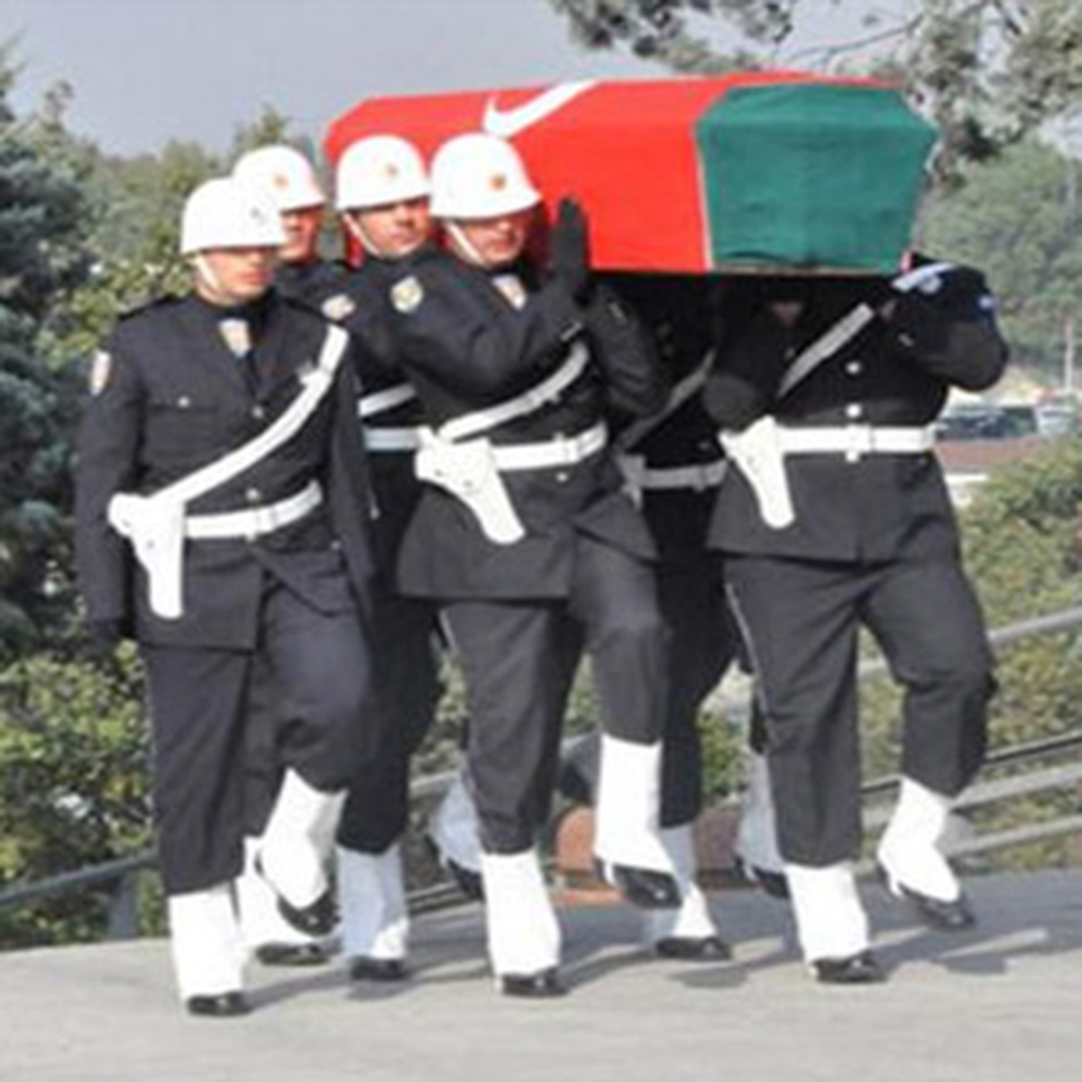 Özal Tekrar Toprağa Verilecek