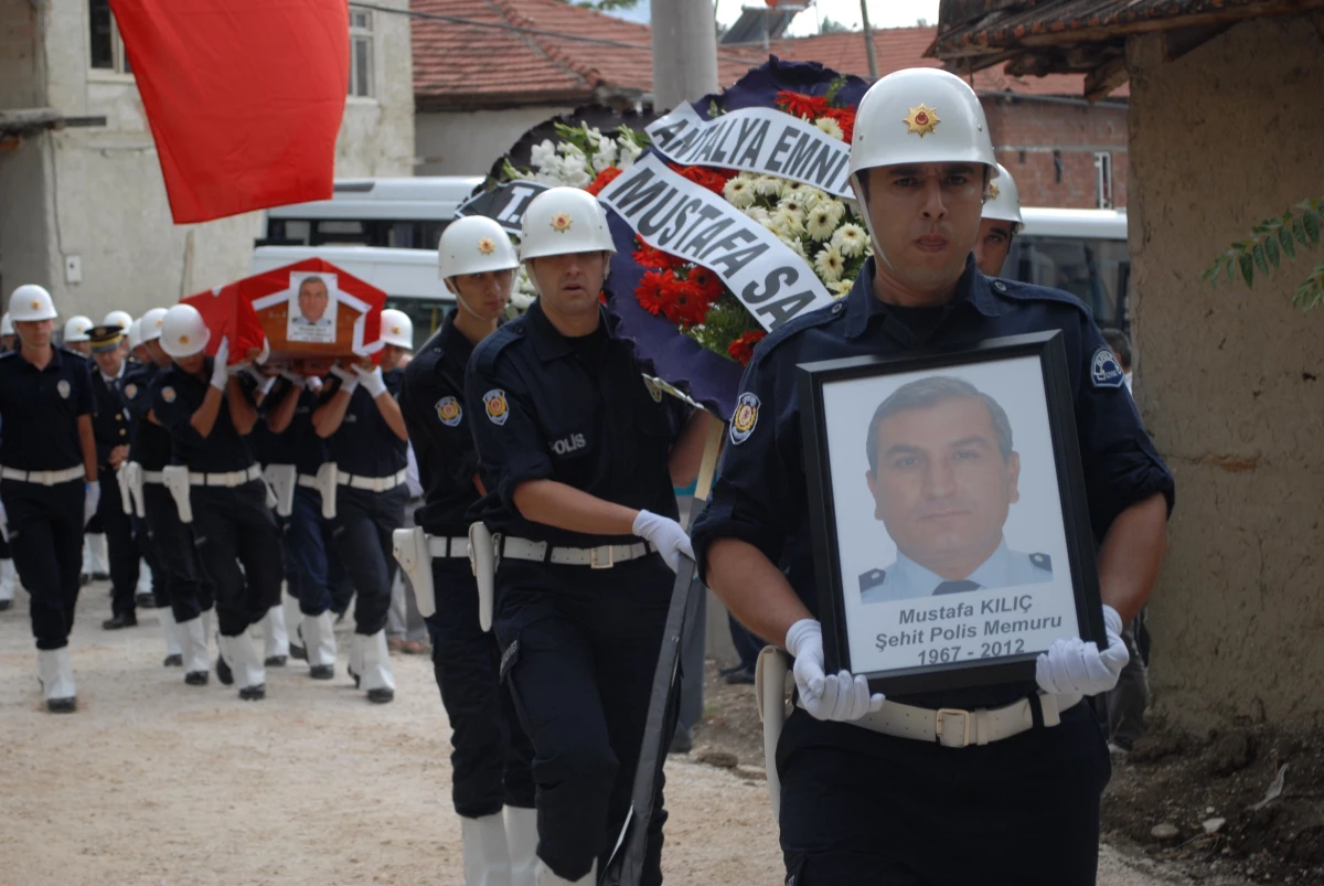 Şehit Polis Mustafa Kılıç Toprağa Verildi