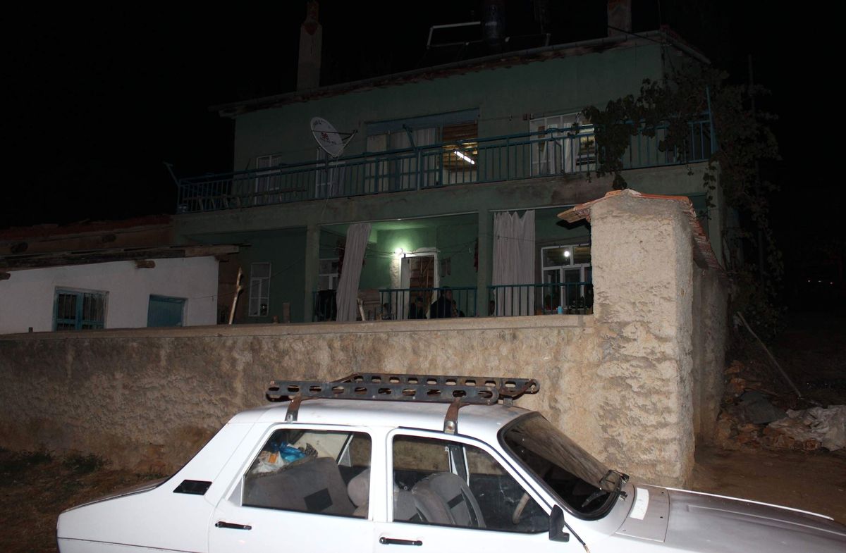 Şehit Polisin Baba Ocağına Ateş Düştü