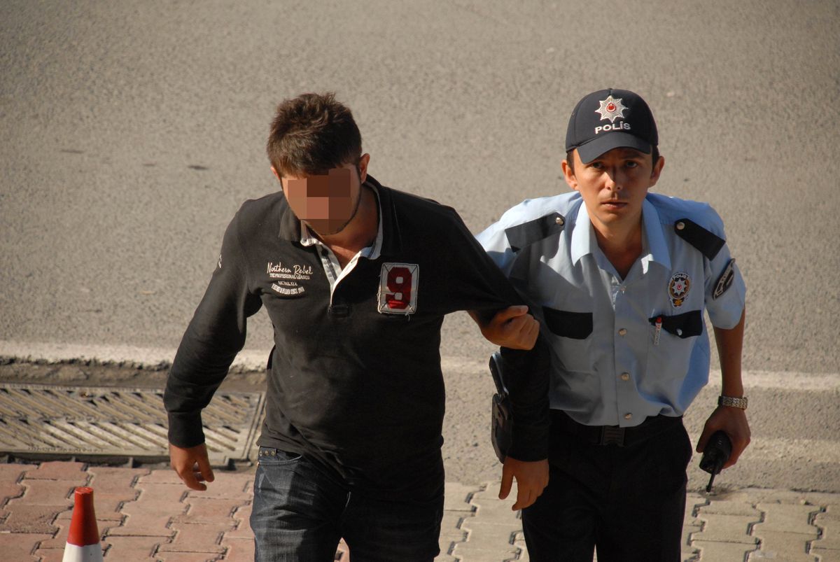 Silahını Attı Ama Yakalanmaktan Kurtulamadı
