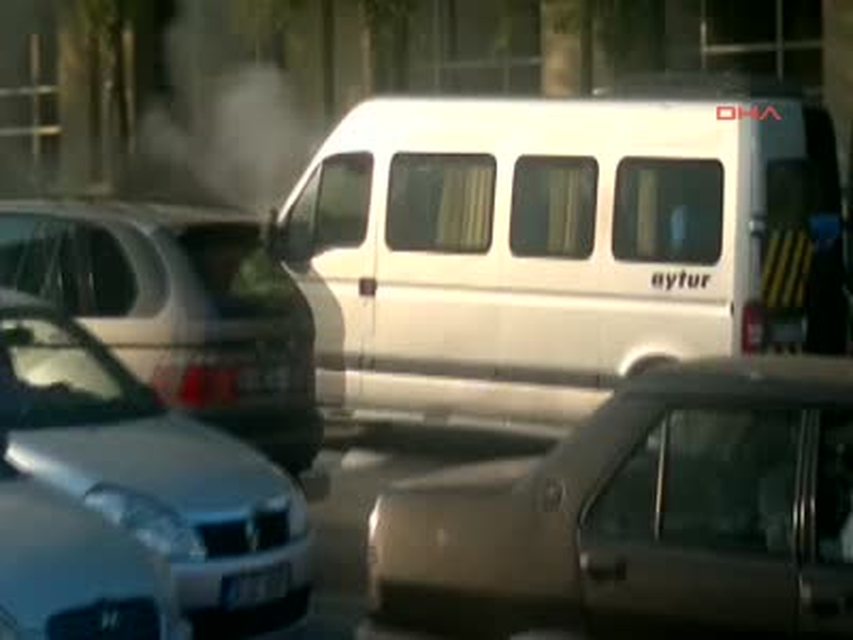 Şişli\'de Servisi Minibüsü Yandı