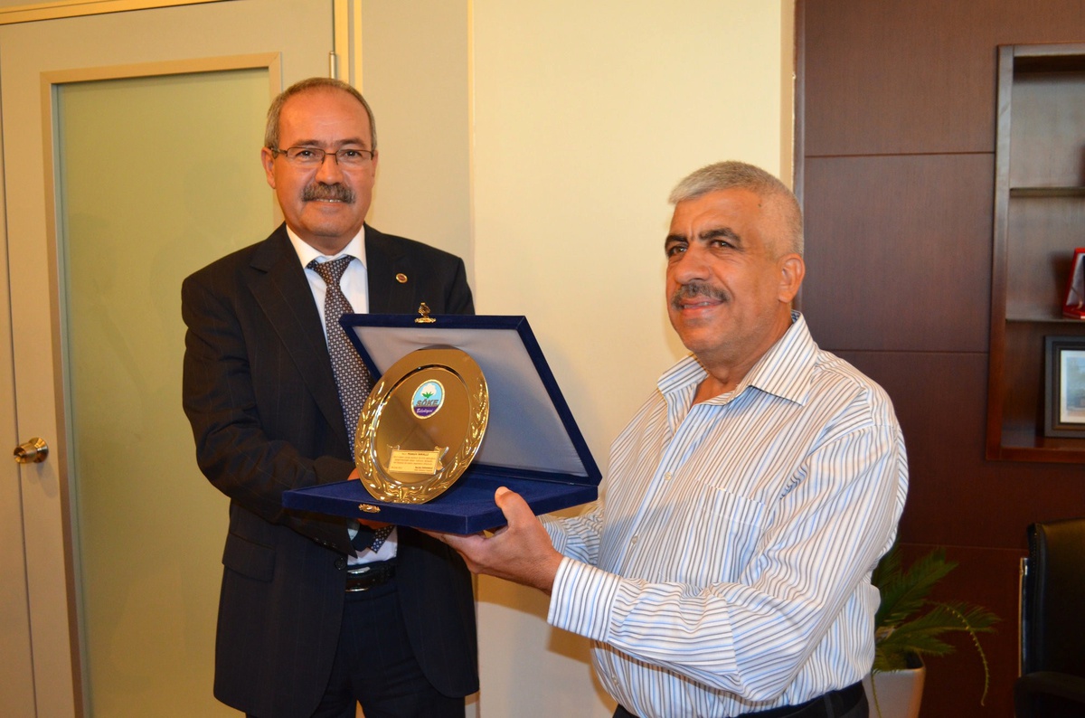 İlk Pamuğunu Yetiştiren Üreticiye Plaket