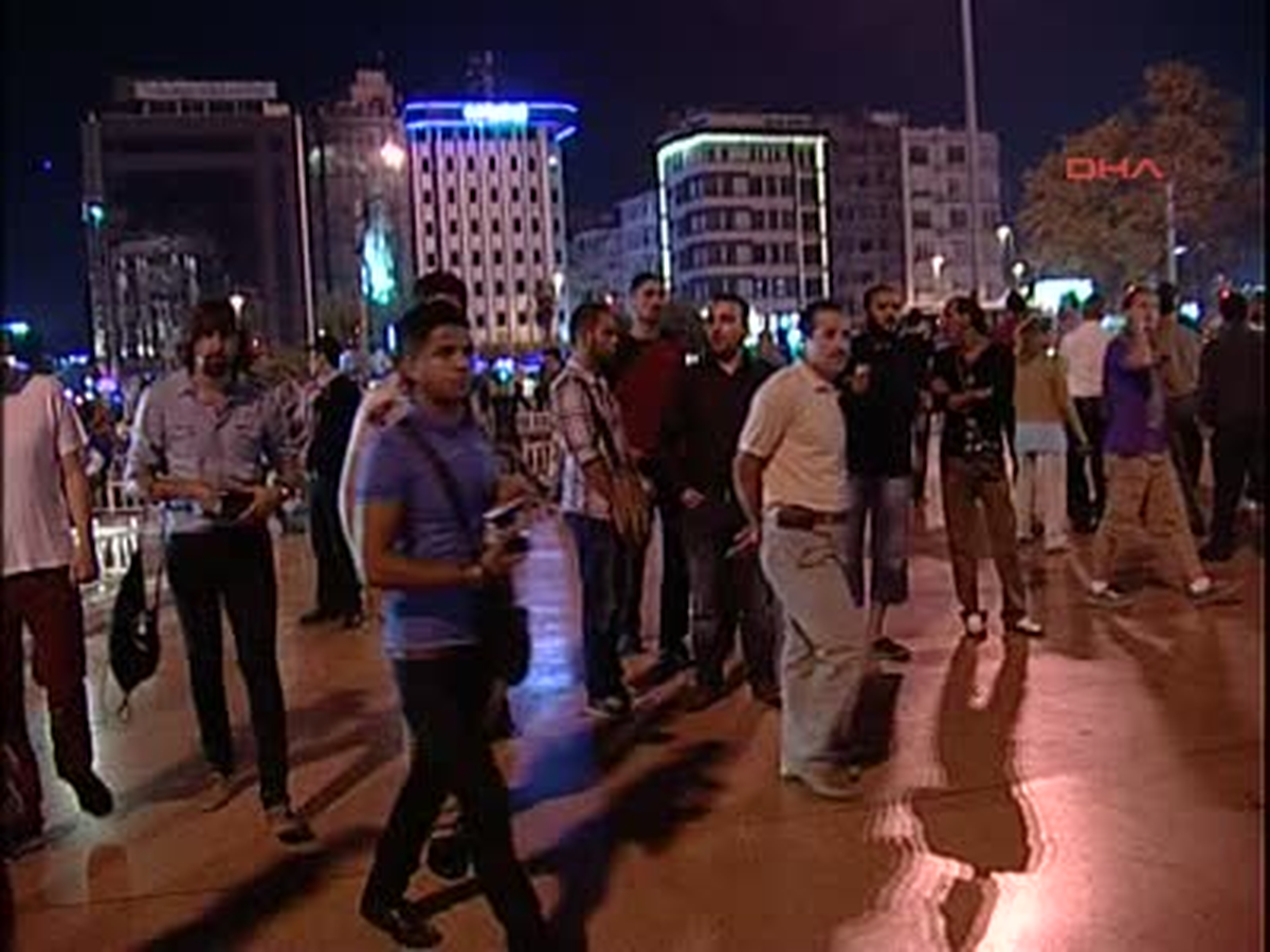 Taksim Meydanı\'nda Bomba Paniği