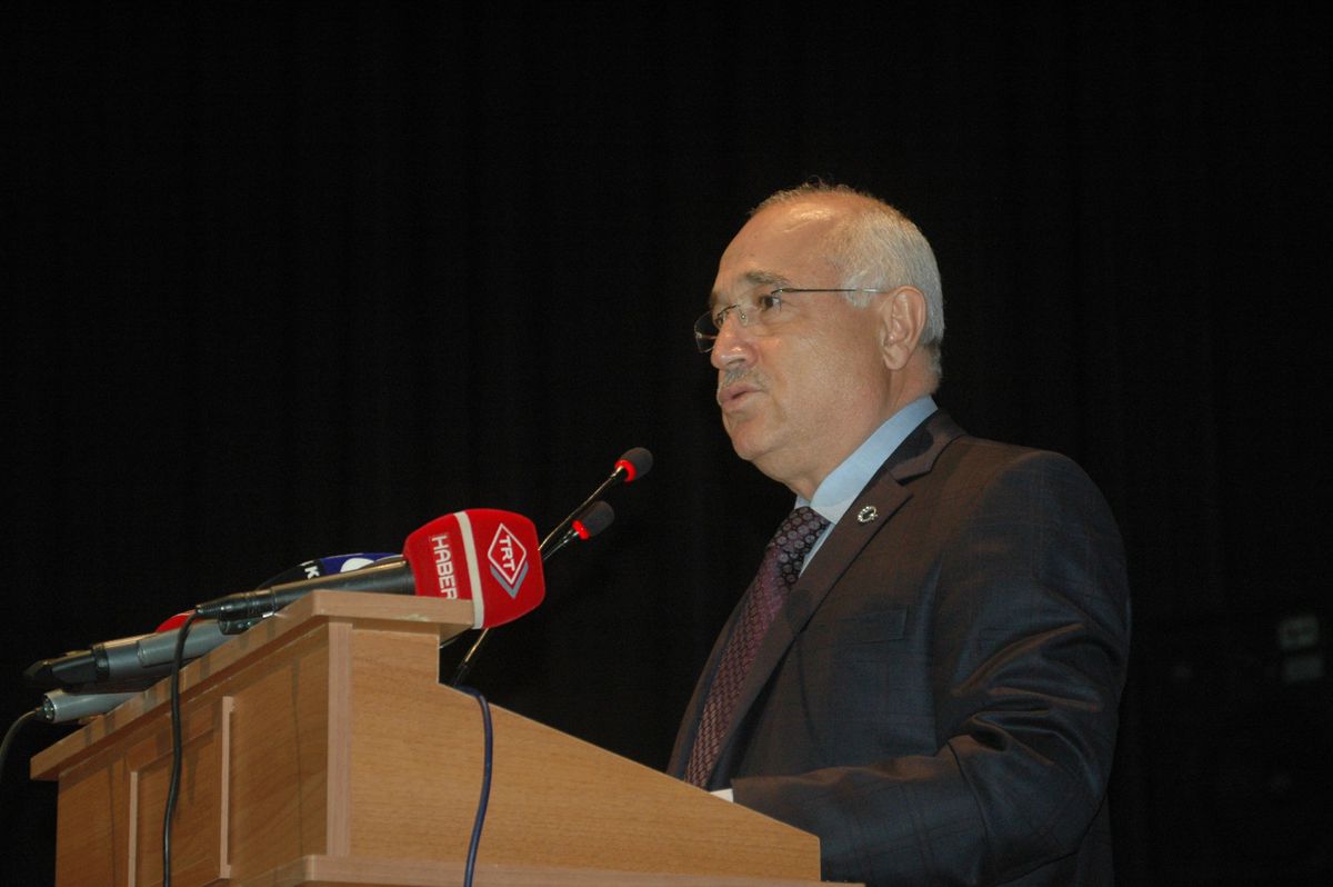 TBMM Başkanı Çiçek\'ten "Türkçe" Uyarısı