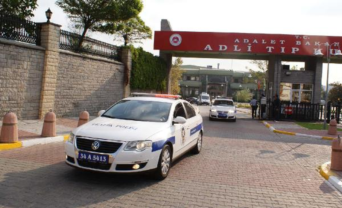 Turgut Özal\'ın Cenazesi Mezarına Götürüldü
