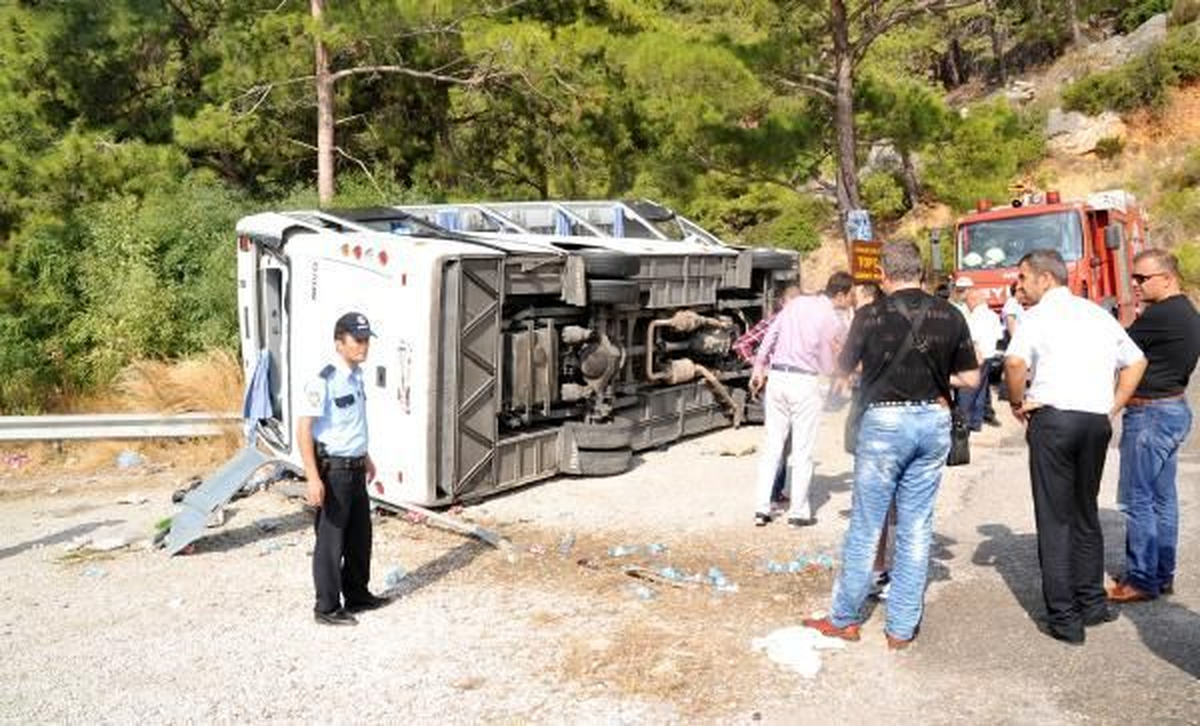 Turistleri Taşıyan Midibüs Devrildi: 1 Ölü